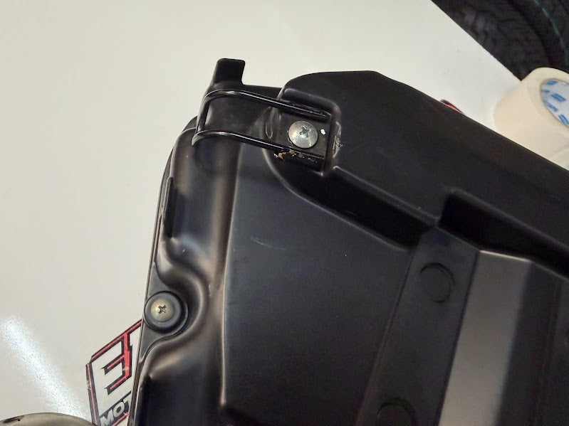 Air Cleaner Box Case Kawasaki Ninja 650L 2012-2016 OEM 11010-0704