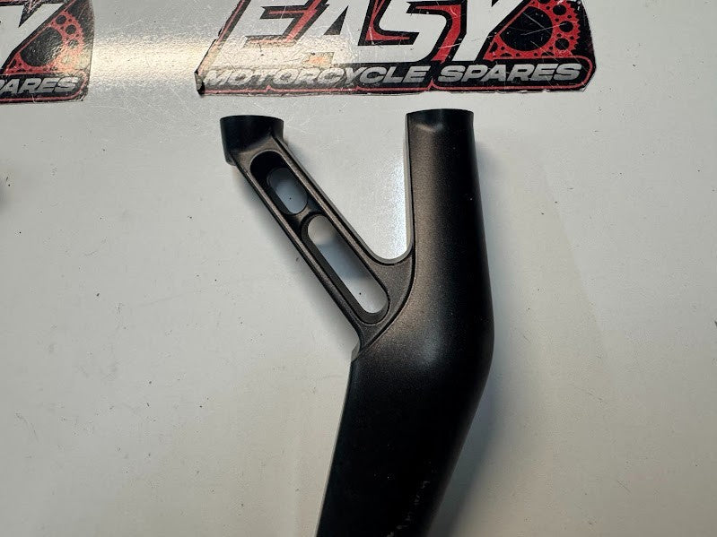 Yamaha YZF R1 2015-2025 LH RH Pillion Pegs & Brackets OEM Genuine 2CR-2741L-01