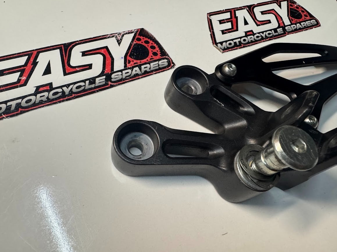 Yamaha YZF R7 2022-2025 LH Foot Peg Bracket Rear Set OEM Genuine BEB-27442-00