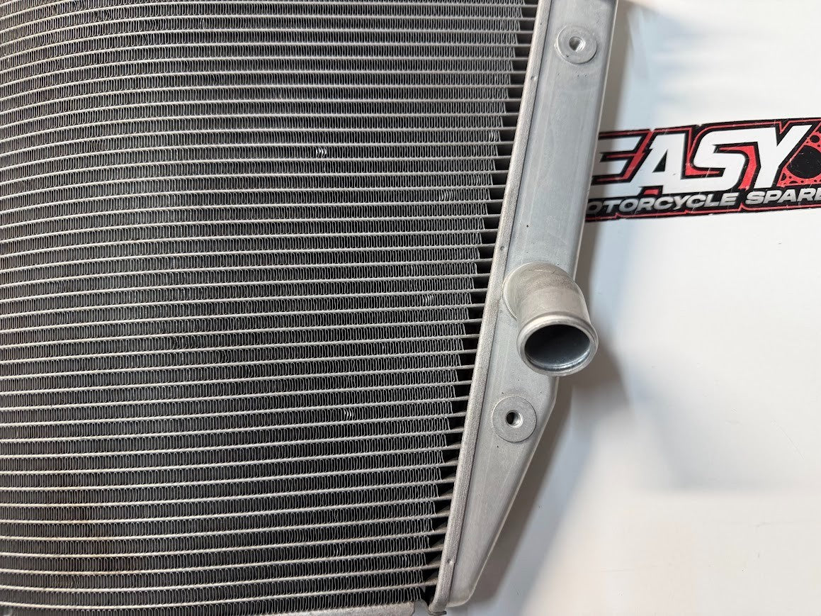 Radiator Cooling Suzuki GSXR 1000 2007-2008 OEM 17710-21H00
