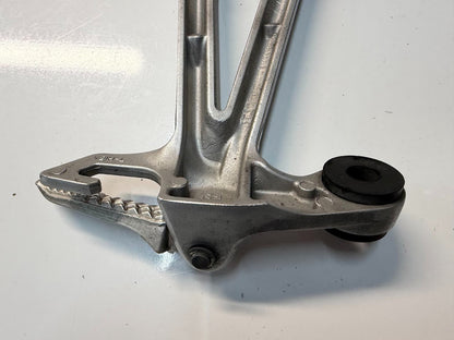 LH RH Pillion Pegs & Brackets Suzuki GSXR 1000 2007-2008 OEM 43700-21H00