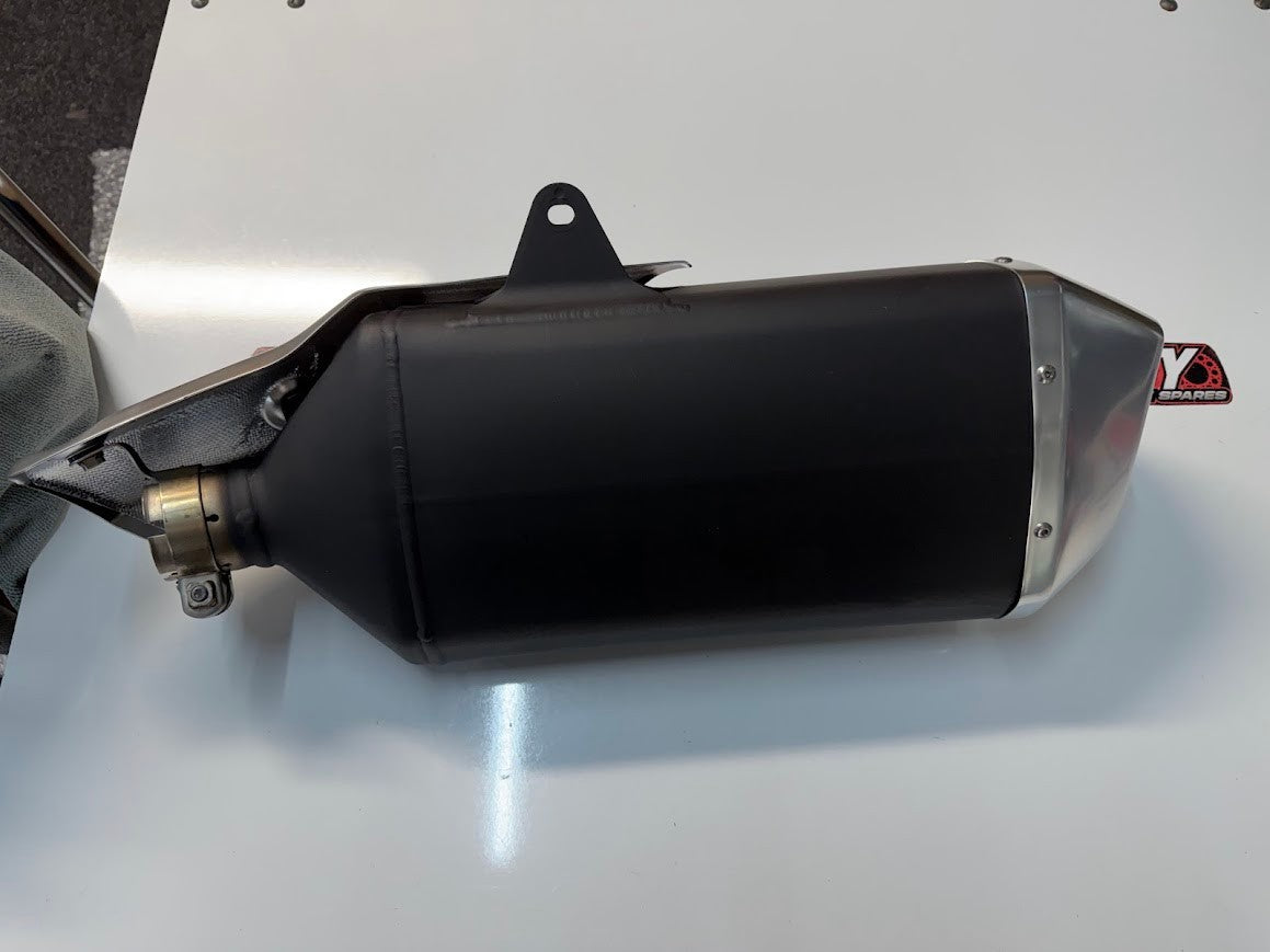 Muffler Exhaust Silencer Suzuki GSXR 1000 2020-2025 OEM 14310-17KD0