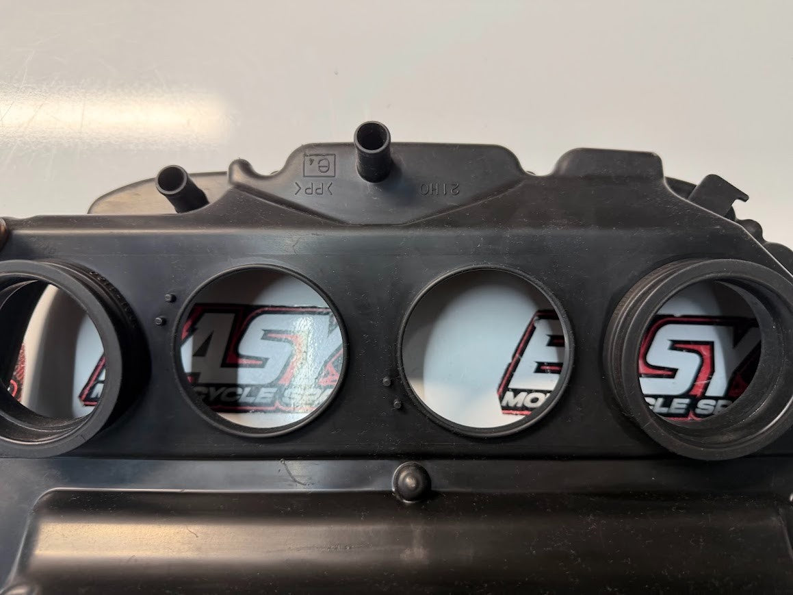 Airbox Cleaner Case Lower Suzuki GSXR 1000 2007-2008 OEM 13700-21H00 #1