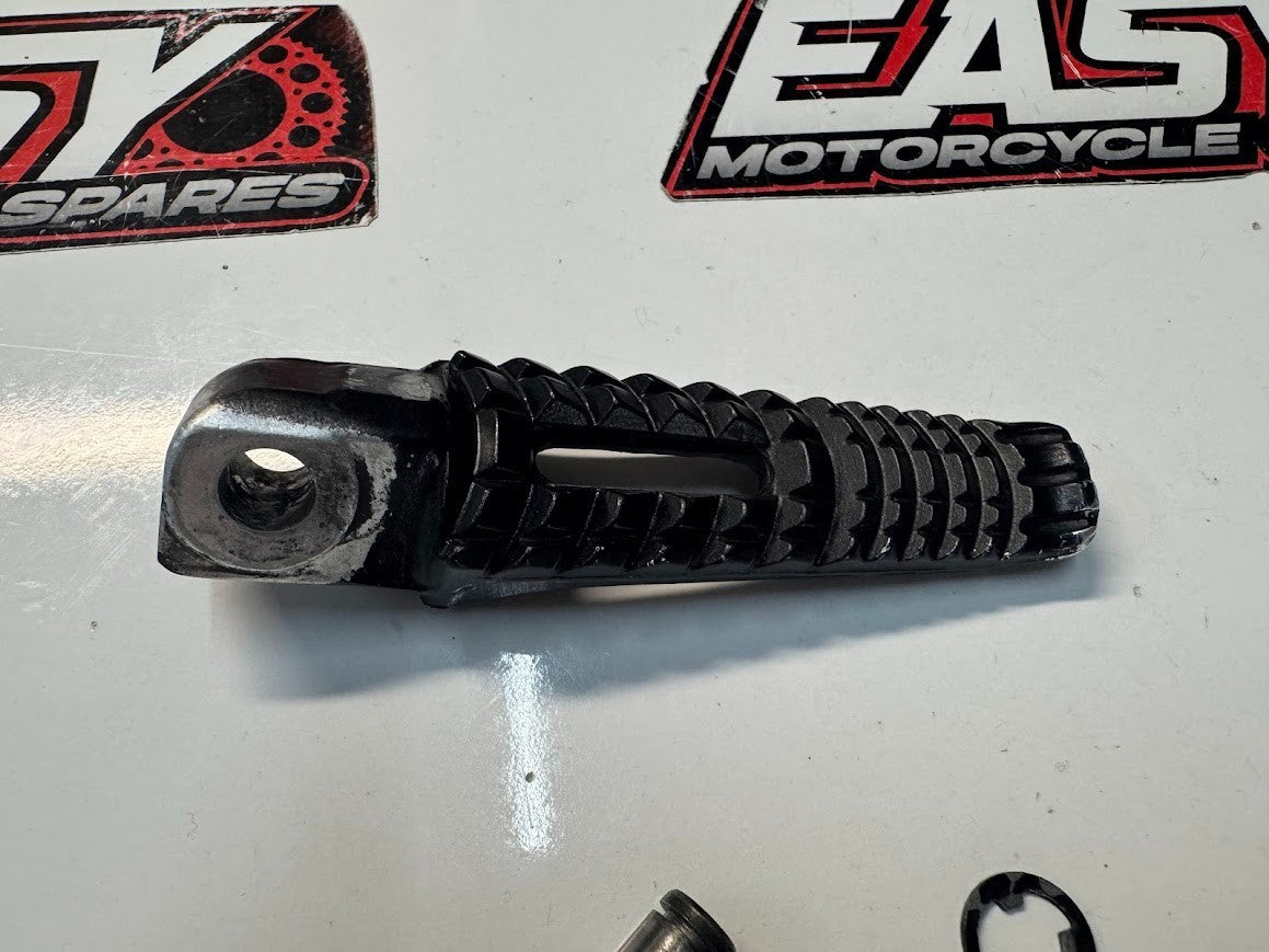 Suzuki GSXR 1000 2005-2008 LH Pillion Peg OEM Genuine 43621-41G00