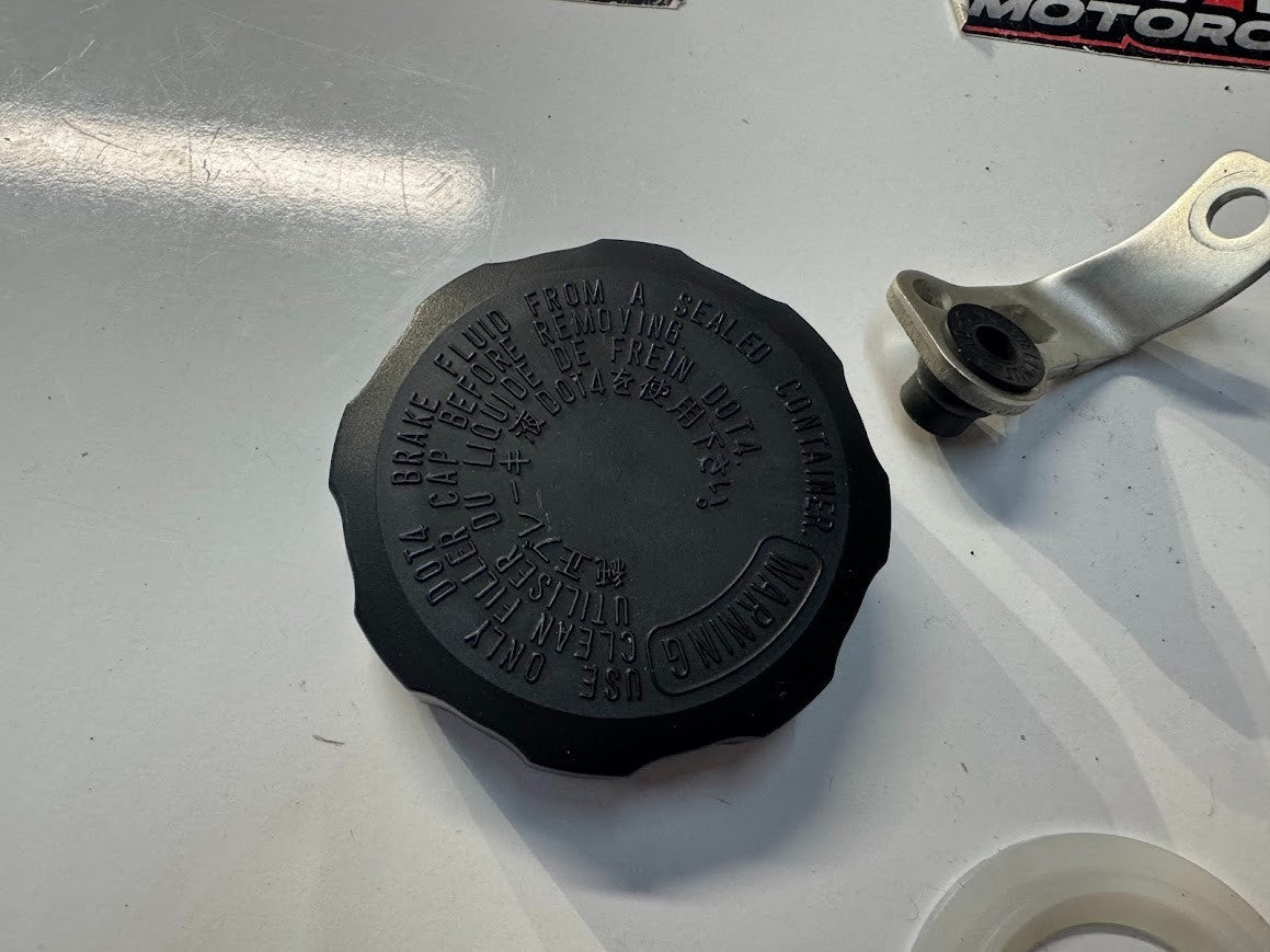 Suzuki GSXR 1000 2009-2016 Front Brake Reservoir Parts OEM Genuine 59669-07D00