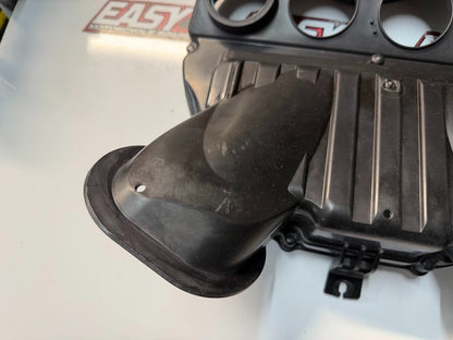 Airbox Cleaner Case Lower Suzuki GSXR 1000 2007-2008 OEM 13700-21H00 #1
