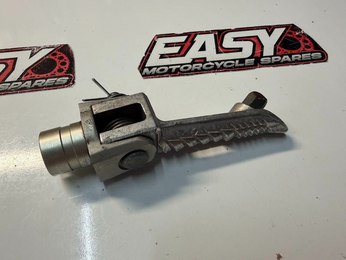 RH Riders Foot Peg Suzuki GSXR 1000 2005-2008 OEM 43516-41G00