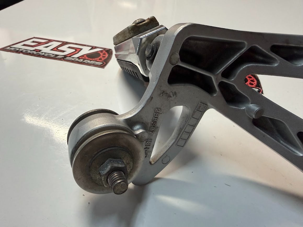 RH Pillion Peg Bracket Suzuki GSF 1250 S Bandit 2007-2016 OEM 43811-18H10