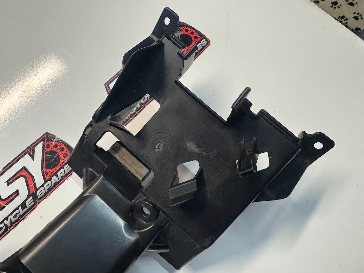 Suzuki GSXR 1000 2009-2016 Inner Parts Holder Bracket OEM Genuine 47414-47H00