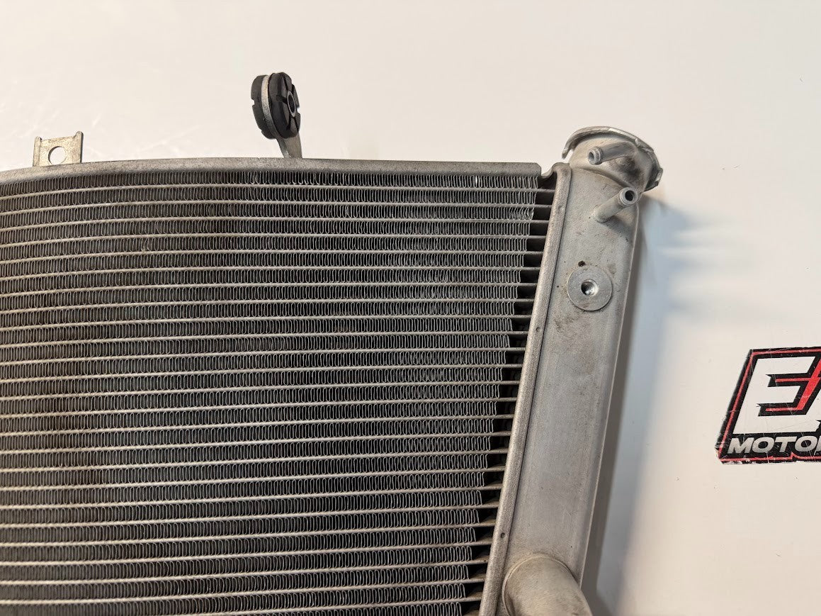 Radiator Cooling Suzuki GSXR 1000 2007-2008 OEM 17710-21H00