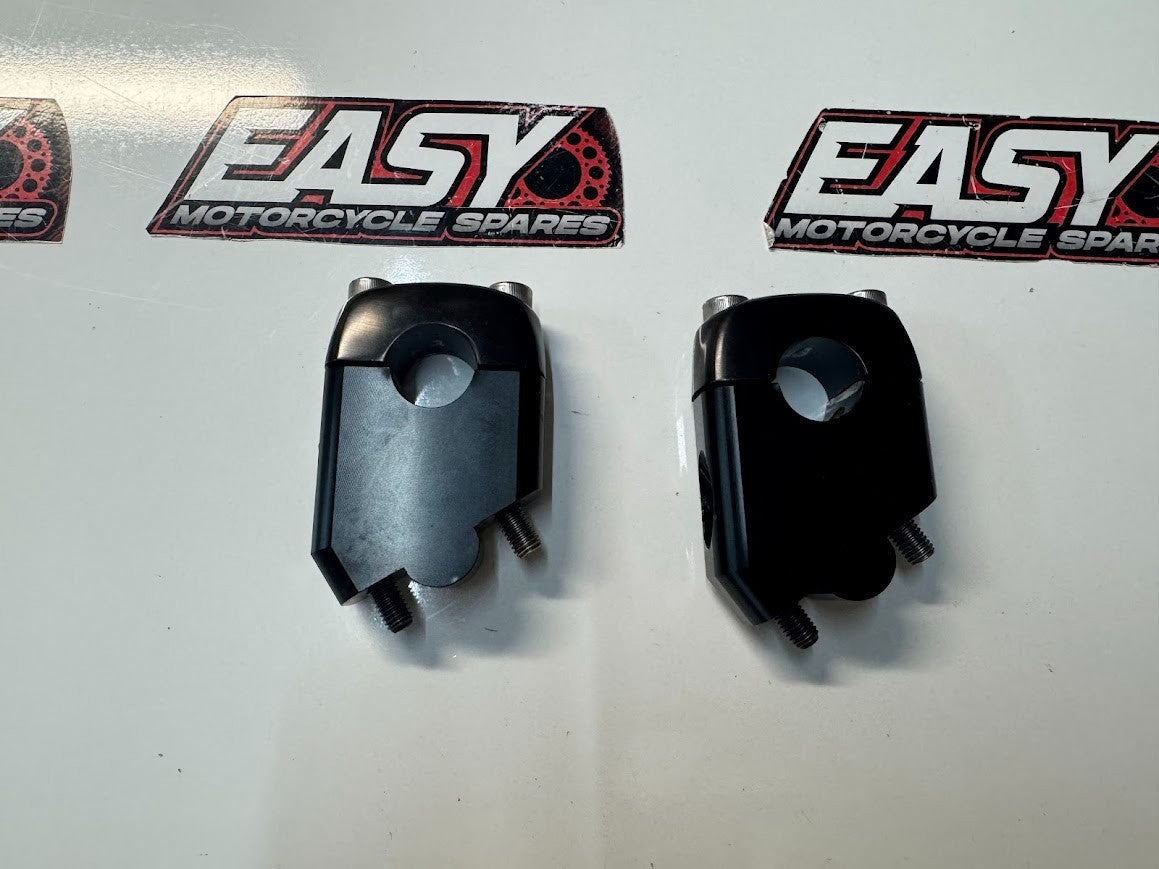 Royal Enfield Interceptor 650 2022 Handlebar Mount Clamp OEM 1030016D Euro 5