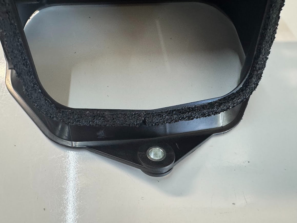 Yamaha YZF R1 2020-2021 Centre Ram Intake Duct 4 OEM Genuine B3L-2838U-00