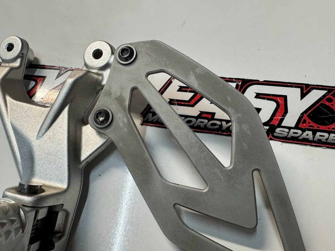 BMW S1000RR 2016 LH Foot Peg Bracket Rear Set OEM Genuine K46 46717728307