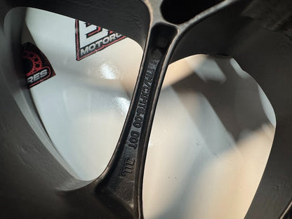 Yamaha YZF R1 2020 Rear Wheel Rim B3L-25338-00 OEM Genuine *READ DESCRIPTION*