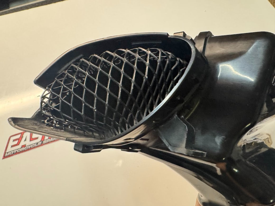 Suzuki GSXR 1000 2007-2008 Air Intake Duct Pair OEM Genuine 94420-21H00