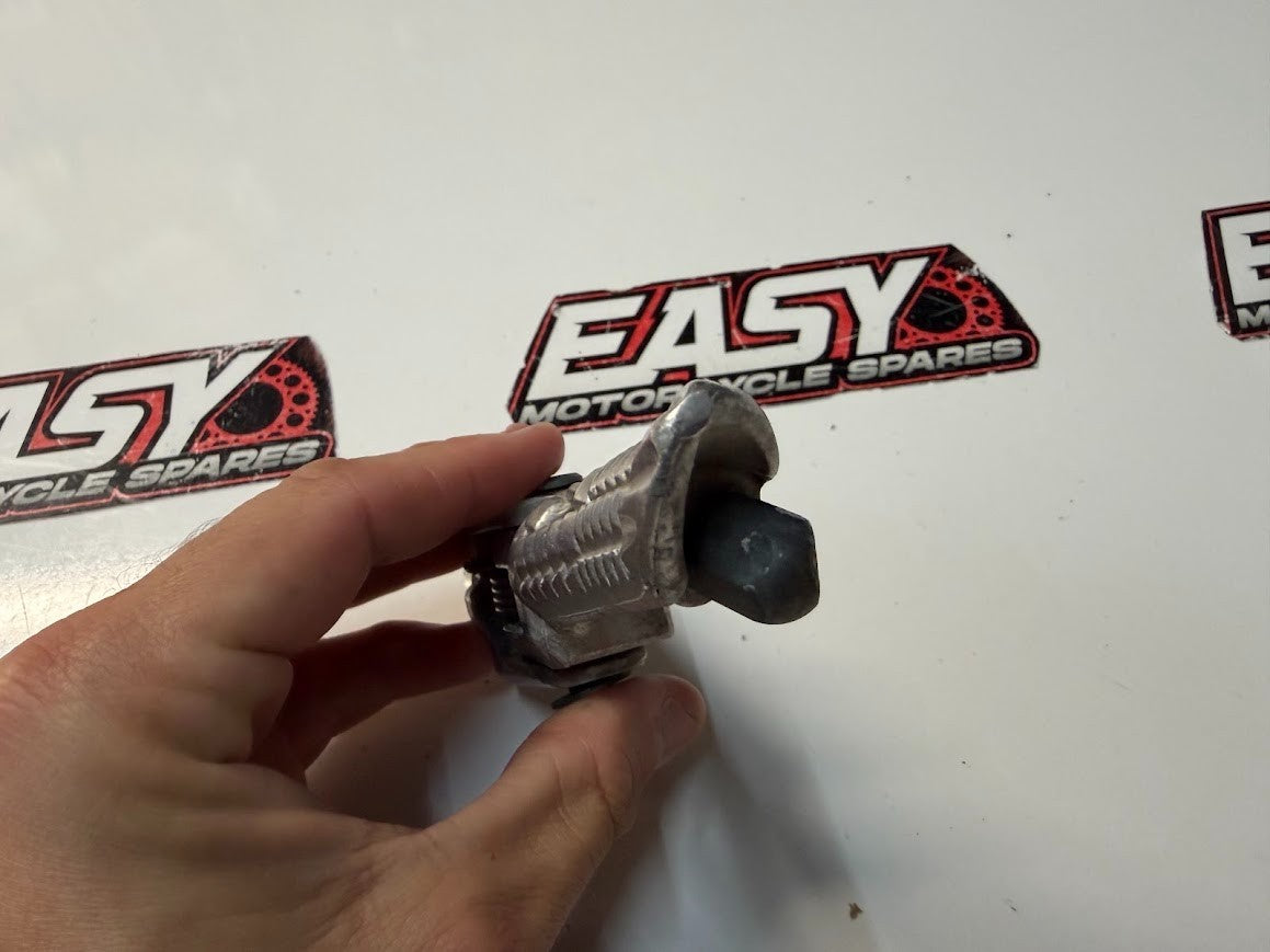 RH Riders Foot Peg Suzuki GSXR 1000 2005-2008 OEM 43516-41G00