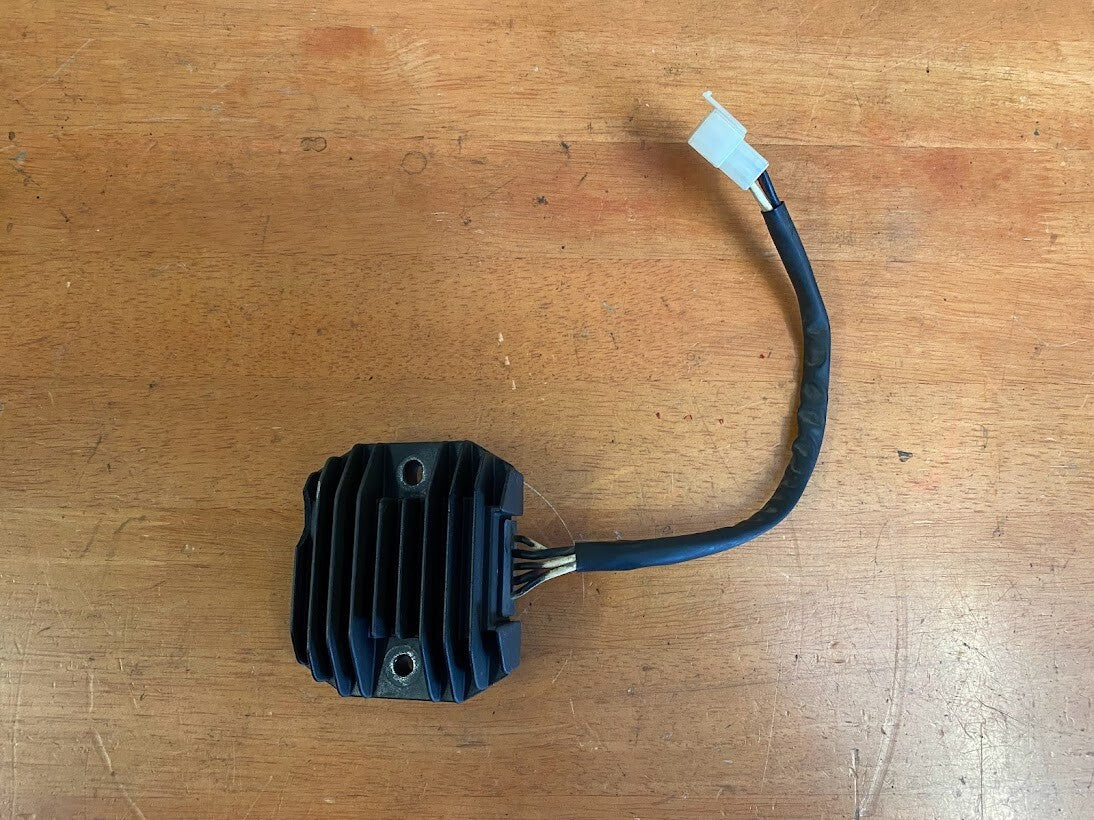 Regulator Yamaha FZS 600 1998