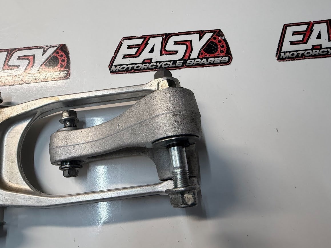 Shock Linkage Suzuki GSXR 1000 2007-2008 OEM 62600-21810