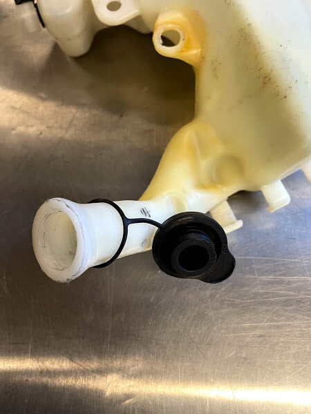 Overflow Bottle Triumph Street Triple 675 2013