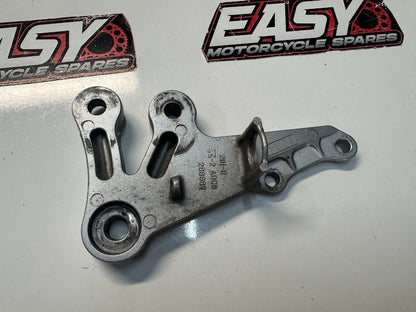 Suzuki GSXR 1000 2007-2008 RH Foot Peg Bracket OEM Genuine 43511-21H00