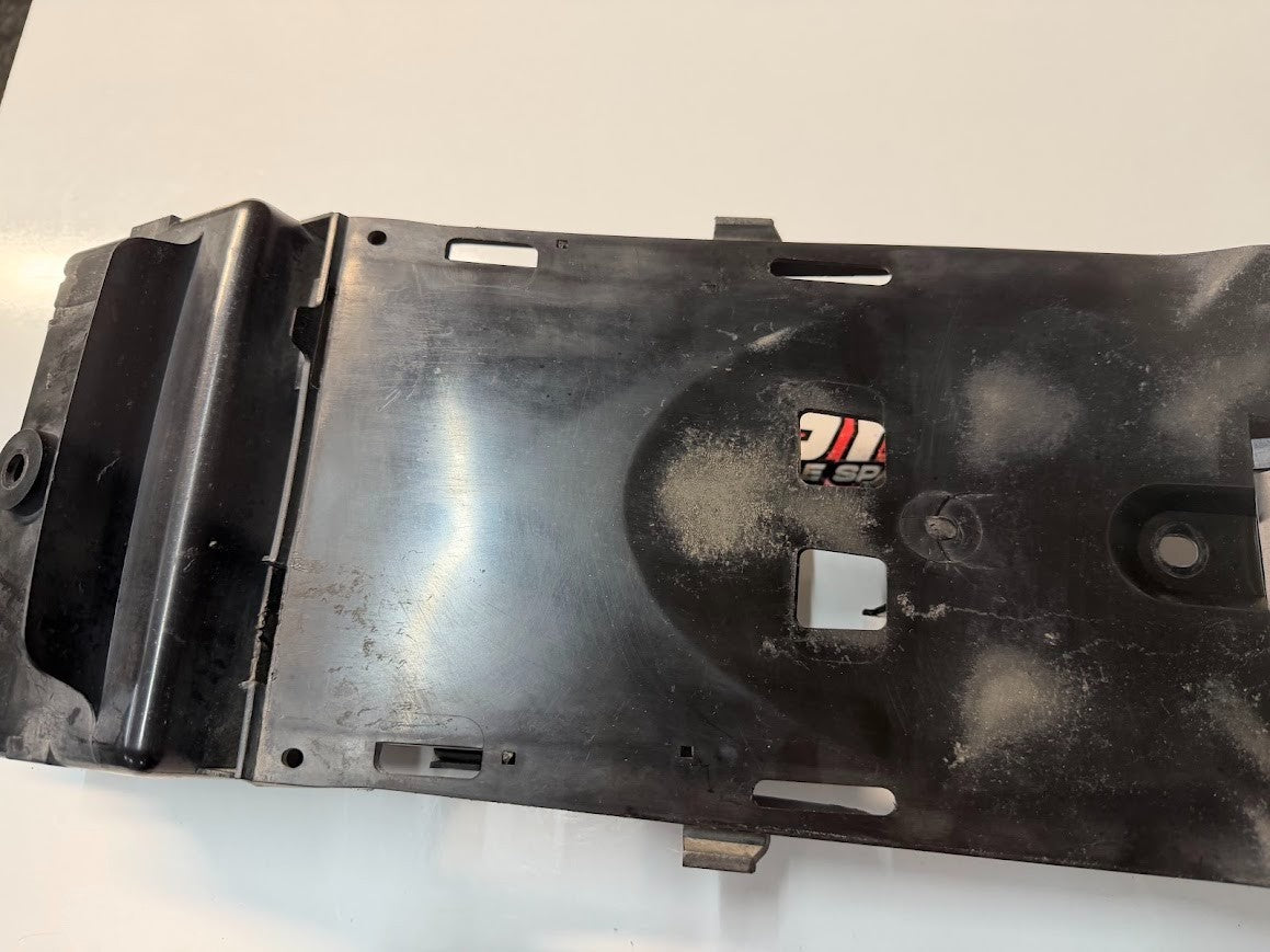 Rear Fender Inner Suzuki GSXR 1000 2005-2006 OEM 63111-41G01
