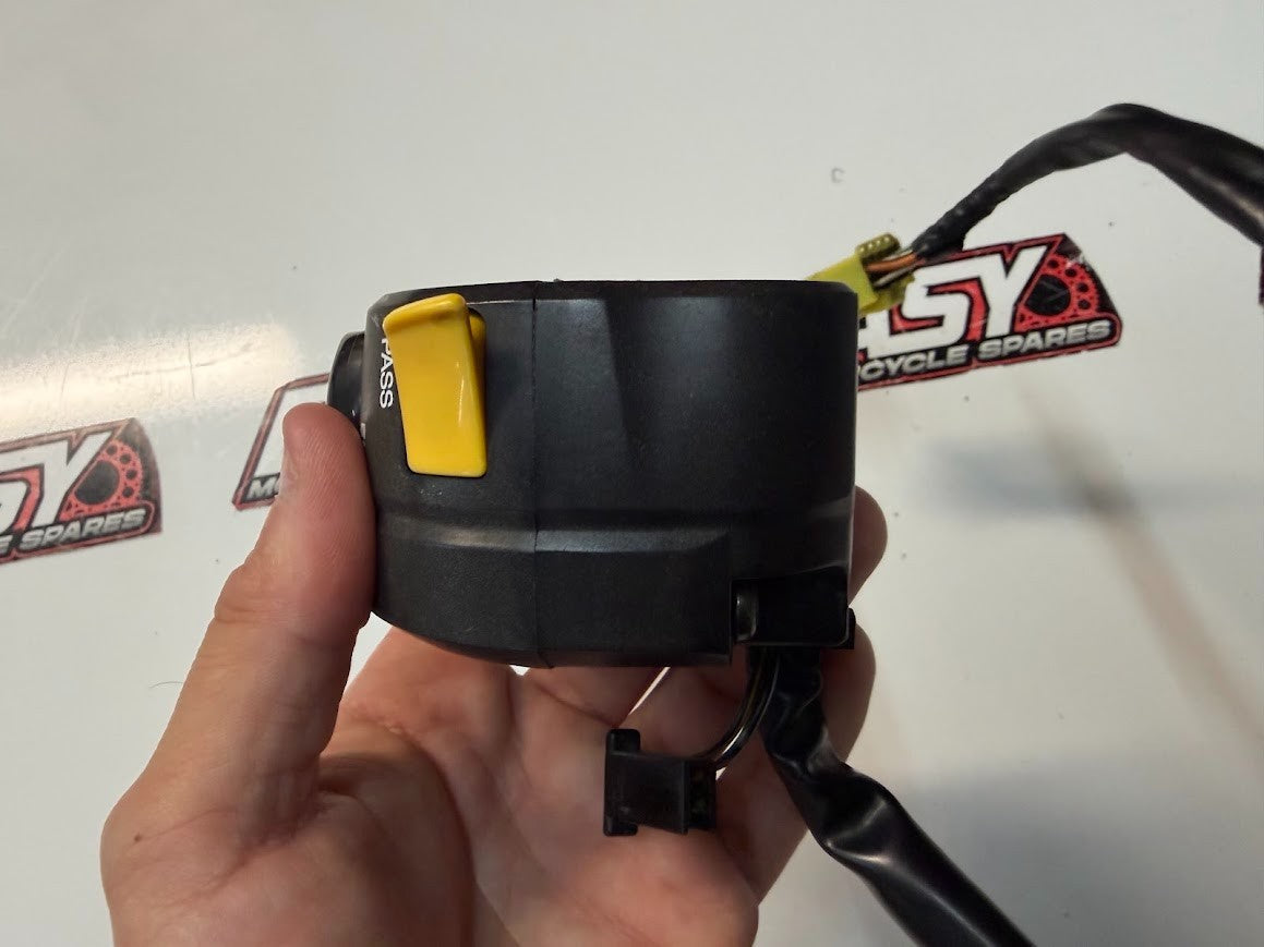 LH Switch Block Controls Suzuki GSXR 1000 2005-2006 OEM 37400-29G12