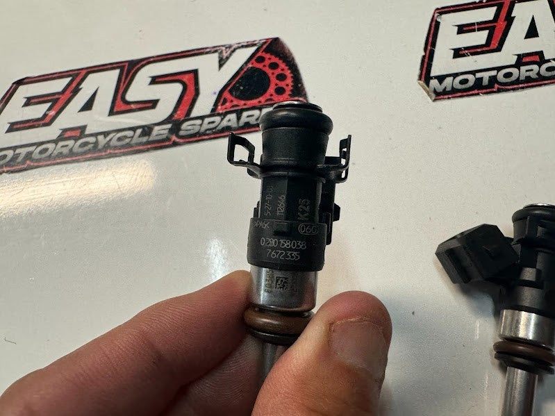 BMW F800 ST 2009 Fuel Injectors OEM Genuine 13617672335