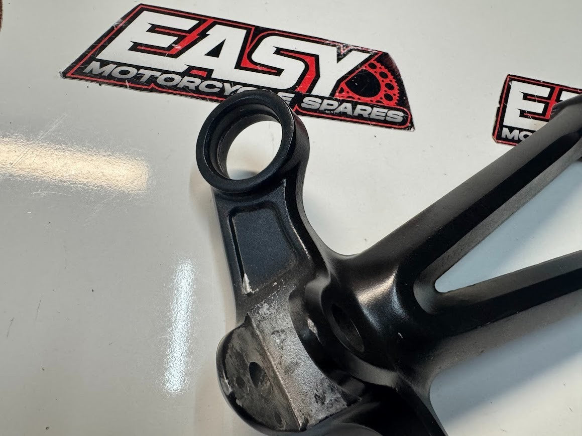 LH Pillion Peg Bracket Suzuki GSXR 1000 07-08 2008 43700-21H00