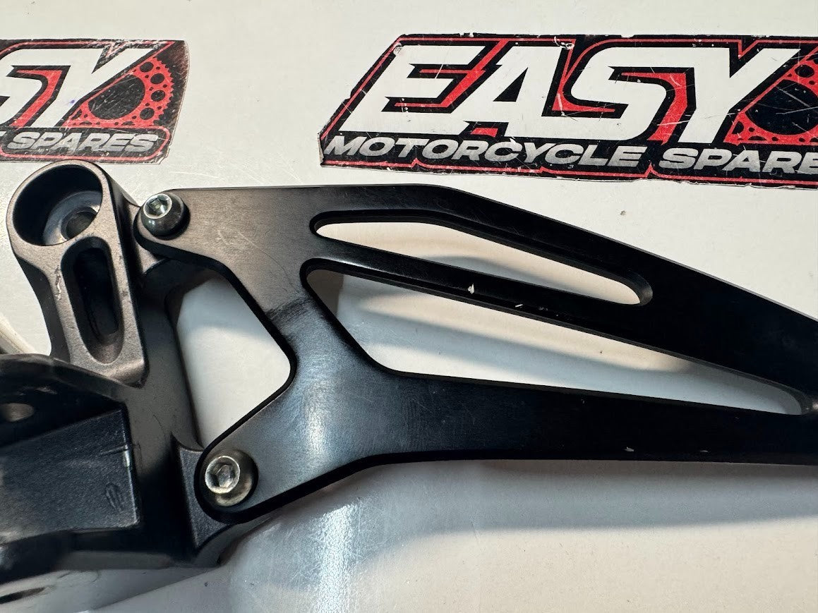 Yamaha YZF R7 2022-2025 LH Foot Peg Bracket Rear Set OEM Genuine BEB-27442-00