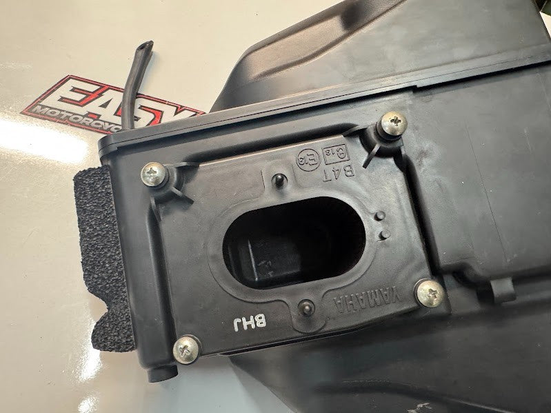 Yamaha YZF R7 2022-2025 Airbox Complete OEM Genuine 1WS-14401-00