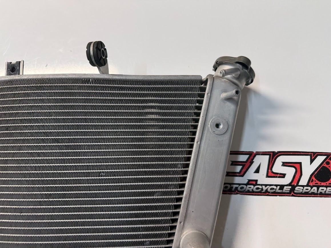 Radiator Cooling Suzuki GSXR 1000 2007-2008 OEM 17710-21H00