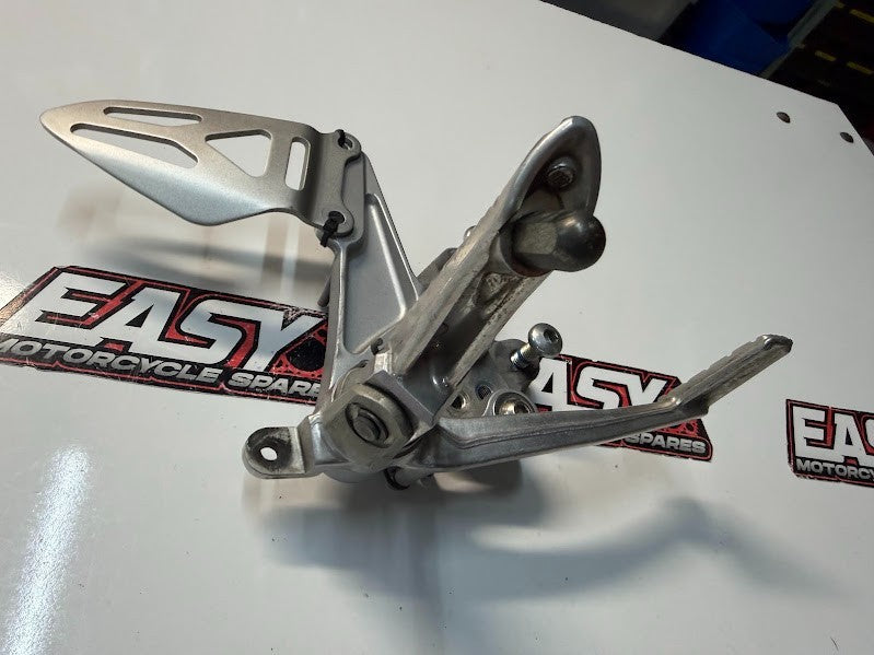 RH Rear Set Peg Bracket Assy Suzuki GSXR 1000 2009-2014 OEM 43511-47H00