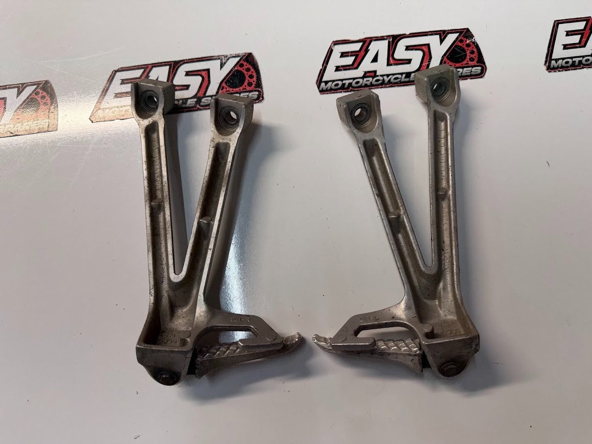 LH RH Pillion Peg & Bracket Pair Suzuki GSXR 1000 2007-2008 OEM