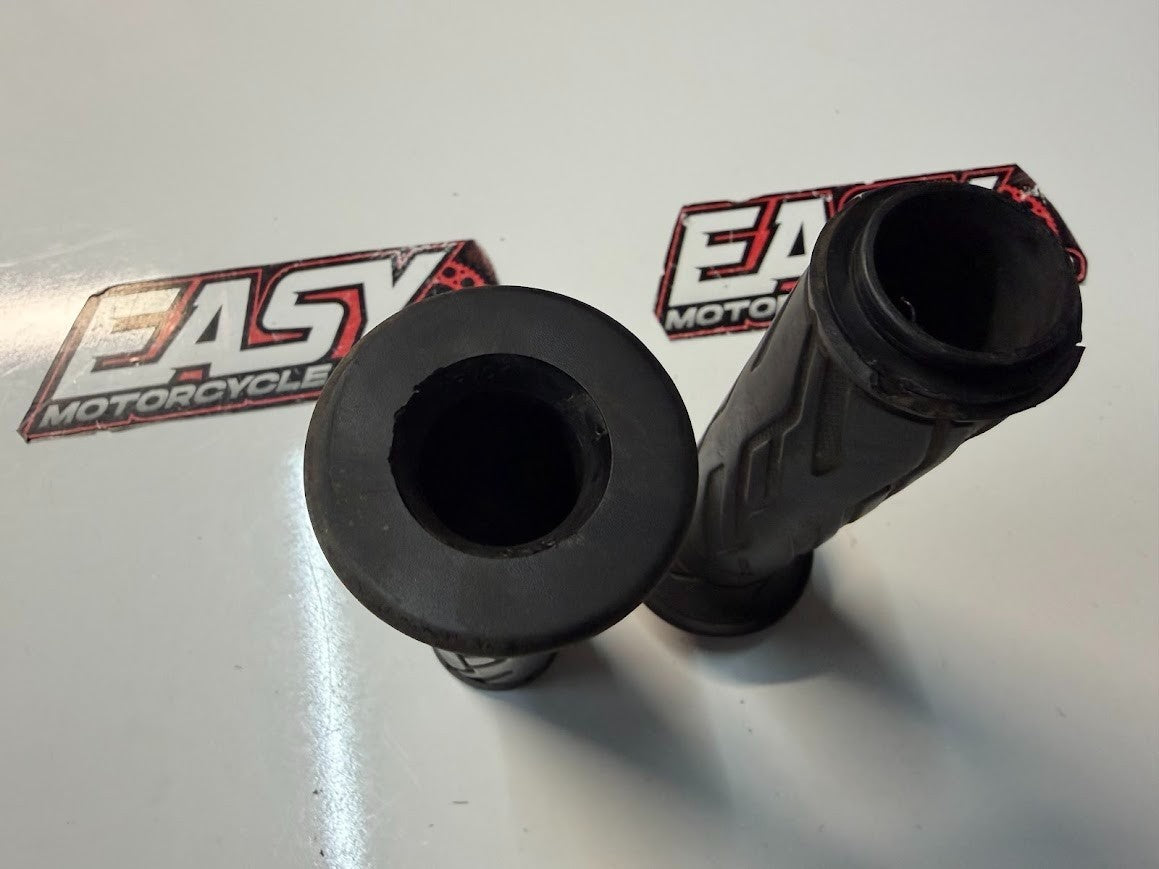 Throttle Tube & Grips Suzuki GSXR 1000 2008-2025 OEM 57110-21H02