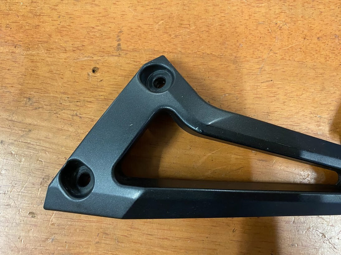 LH Pillion Peg Bracket Yamaha FZ6-S 2006