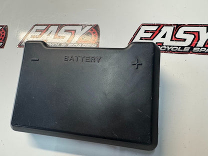 Suzuki VL 1500 Intruder 1998-2009 Upper Battery Cover OEM Genuine 41549-10F02