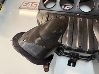 Airbox Cleaner Case Lower Suzuki GSXR 1000 2007-2008 OEM 13700-21H00 #2