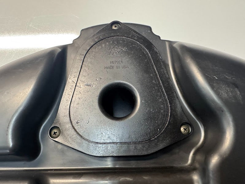 Suzuki VL 1500 Intruder 1998-2004 Airbox Cleaner Assy OEM Genuine 13700-10F01