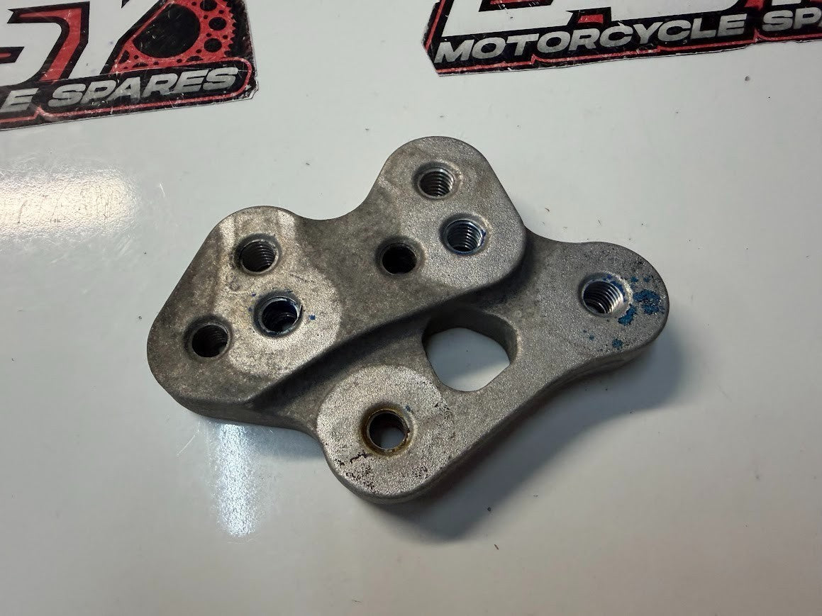 RH Footrest Adjuster Plate Suzuki GSXR 1000 2007-2008 OEM 43541-21H00