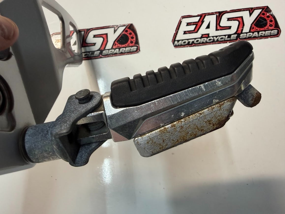 LH Foot Peg Bracket Assembly Suzuki GSF 1250 S Bandit 2007-2016 OEM 43521-38G00