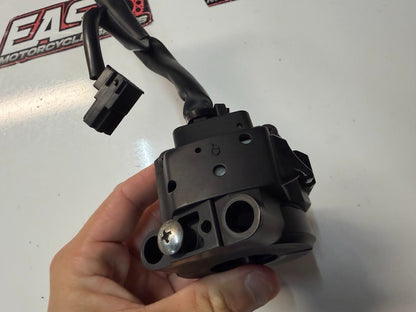 RH Switch Block Controls Suzuki GSXR 1000 2007-2008 OEM 37200-21H01