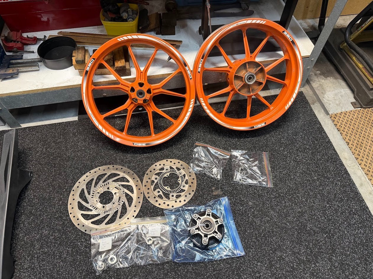 Front & Rear Wheel Set KTM RC 390 2014-2016 OEM 9020920104404