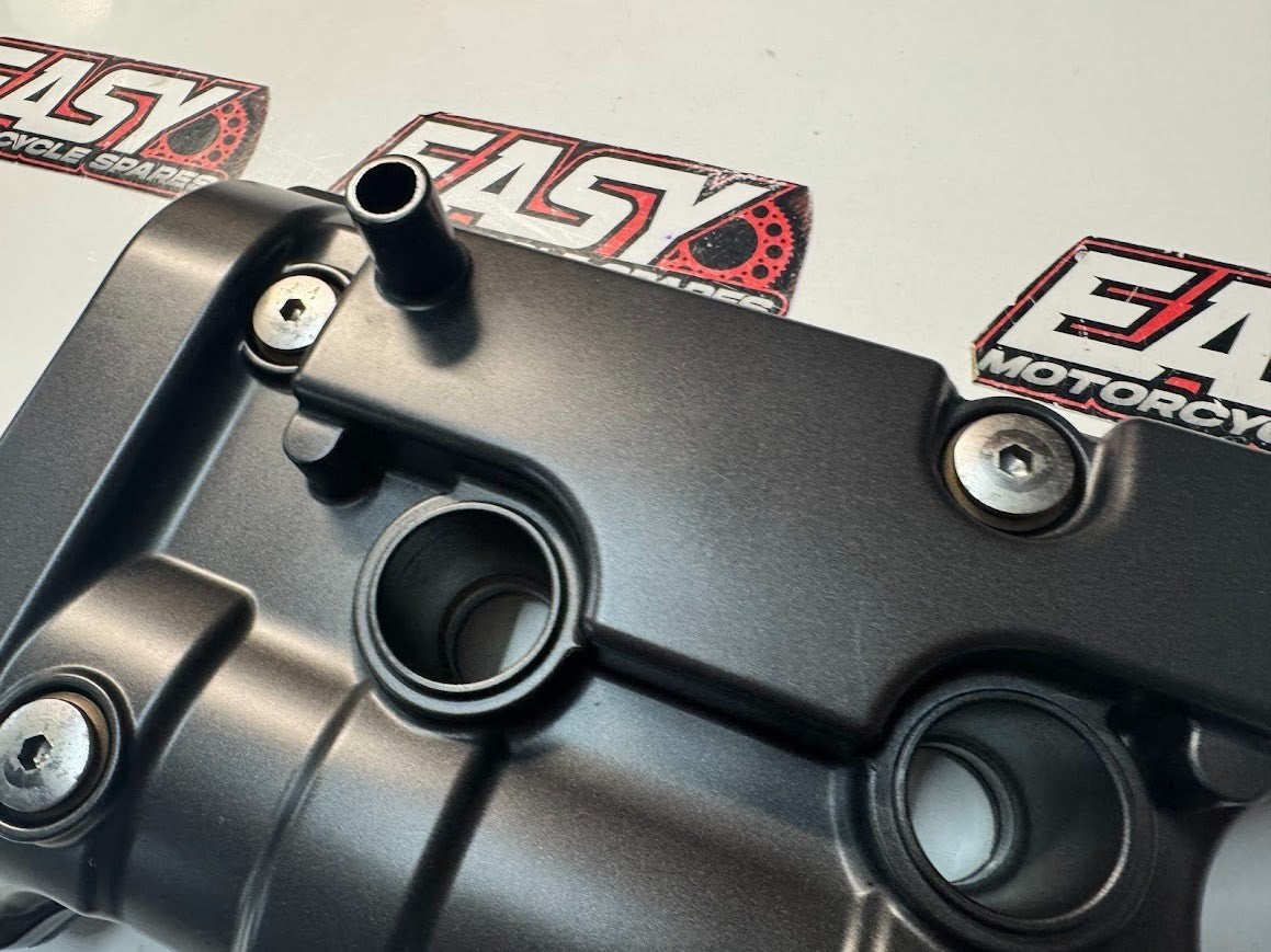 Yamaha YZF R7 2022-2025 Cylinder Head Cover OEM Genuine 1WS-11190-10